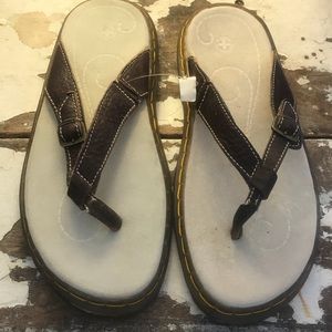 DR. MARTENS | Sandal Flip Flop Brown